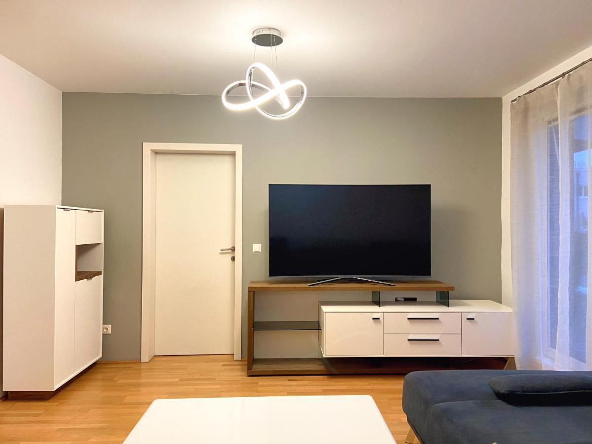 Near Lake Spacious & Furnished Beautiful Apartment Vienna Esterno foto